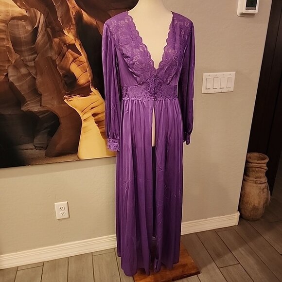 Vintage Shadowline Nylon and Lace Dressing Gown Purple Large Lingerie - Picture 1 of 10